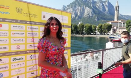 Maria Grazia Cucinotta incanta Lecco: "Essere qui è meraviglioso e non scontato" FOTO