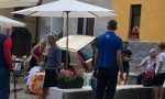 Paura:  auto piomba sulla piazzetta di un bar