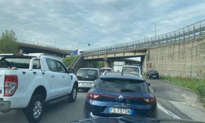 Mattinata da delirio: traffico in tilt tra Lecco e la Ss36