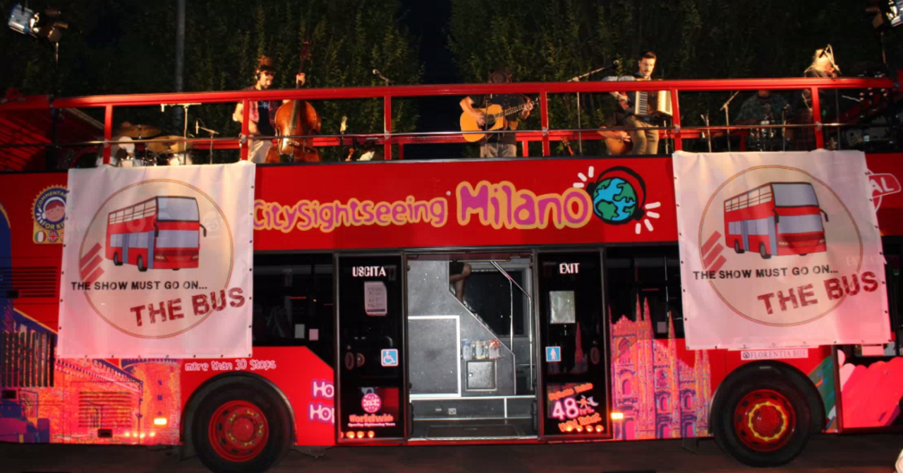 I Luf in concerto su un bus a due piani FOTO e VIDEO