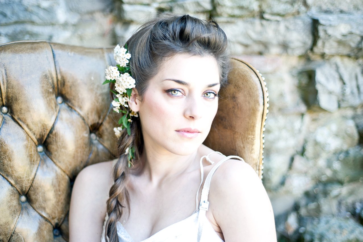 Sara Jane Ceccarelli si esibisce in piazza a Osnago