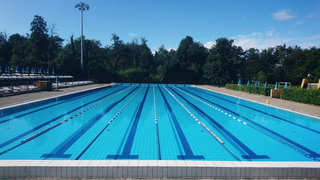 Barzanò: via ai lavori di messa a nuovo degli spogliatoi della piscina