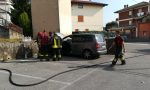 Incendio, accende l'auto e prende fuoco il motore FOTO