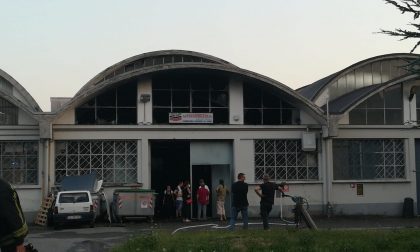 Incendio in un’autocarrozzeria: scoppiano tutti i vetri FOTO E VIDEO