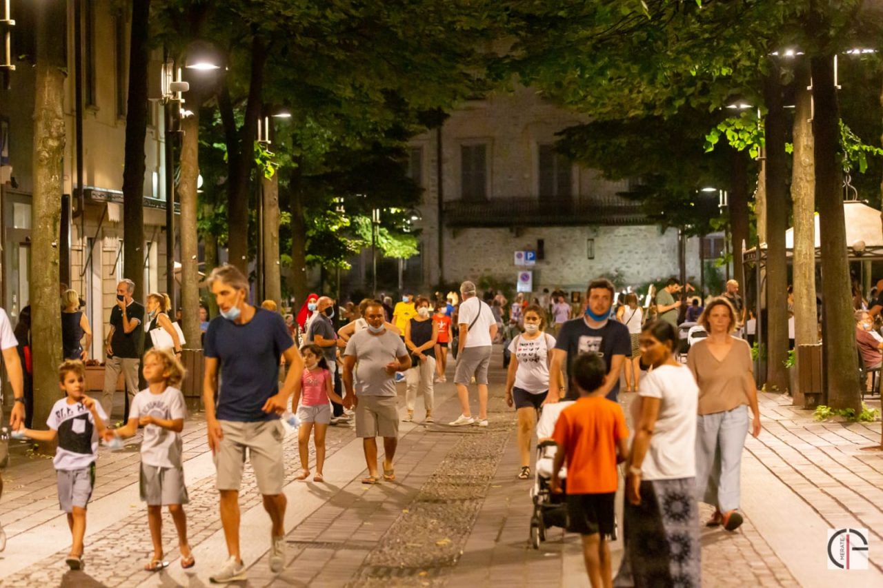 Merate: grande successo per lo “Shopping al chiaro di Luna”