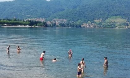 Segnalati casi di dermatite provocata da parassiti dopo i bagni nel lago di Lecco