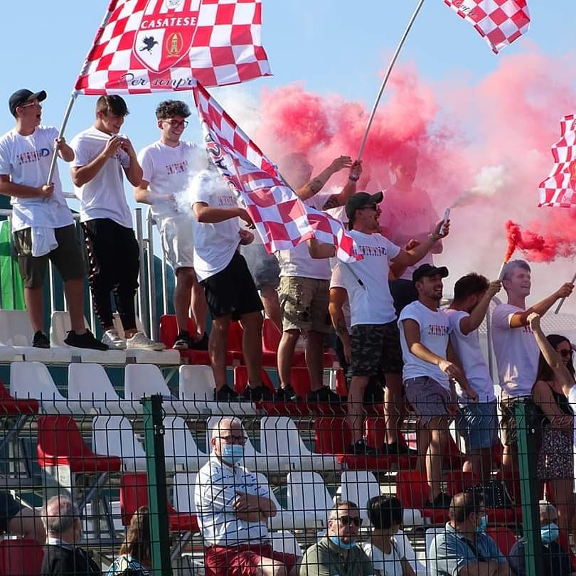 Sport dilettanti, allenamenti e partite a porte aperte e tifosi sugli spalti