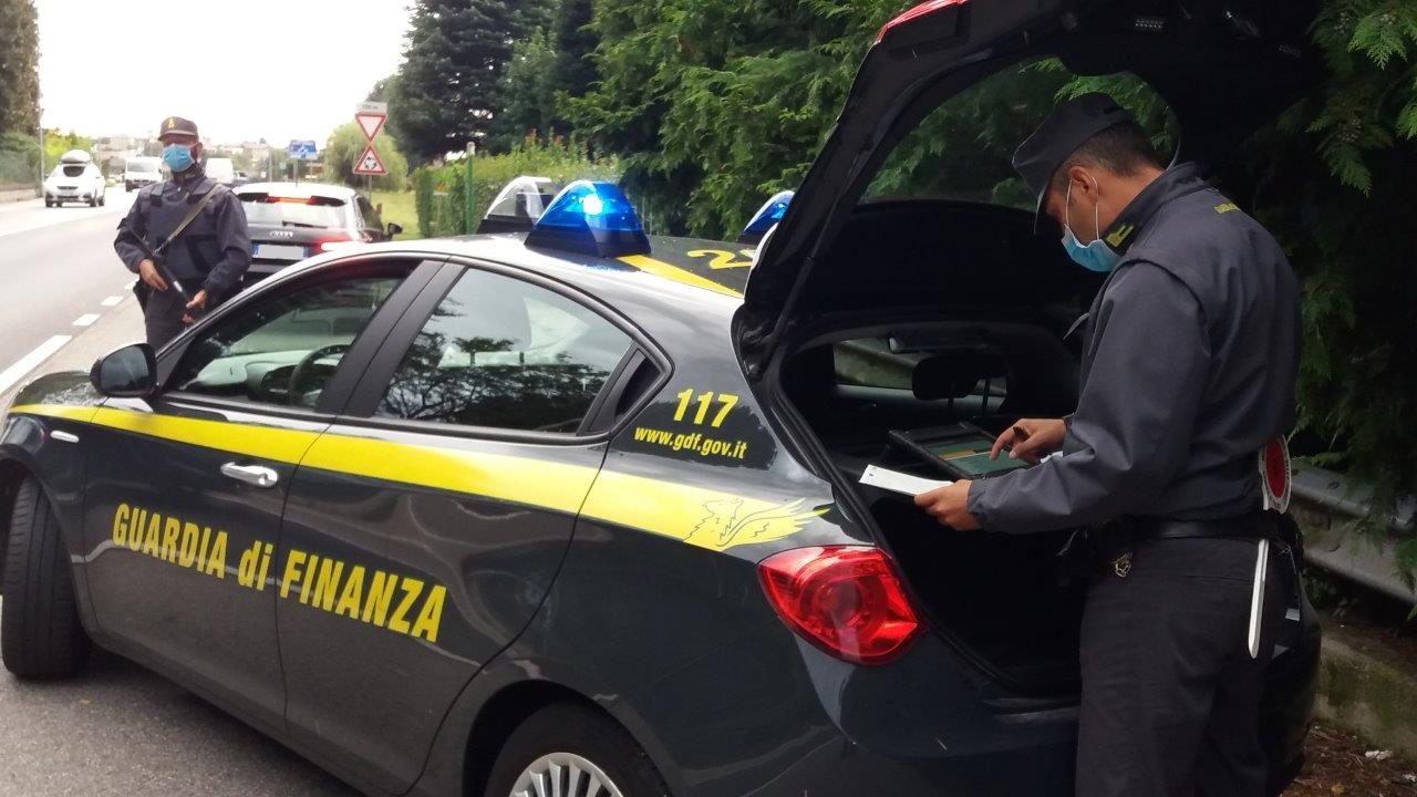 1000 dosi di cocaina vendute a consumatori lecchesi: beccati due pusher. Tra loro una giovane donna incensurata