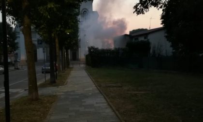 Nube di fumo a Calusco: l’aria diventa irrespirabile FOTO e VIDEO