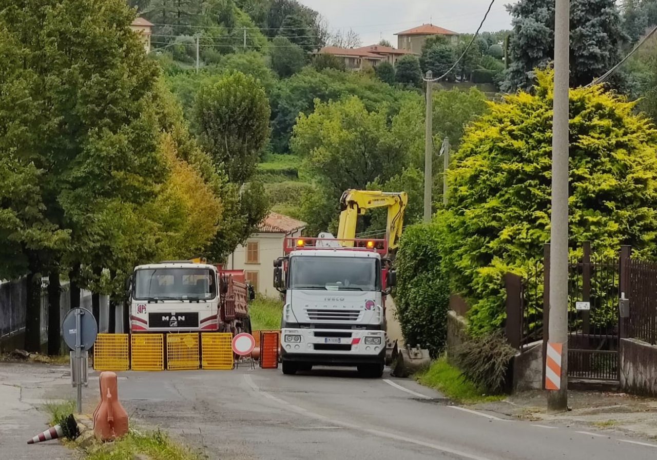 Viganò: si crea una voragine nella strada, via Fermi chiusa al traffico