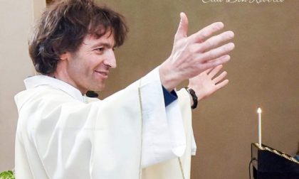 Omicidio a Como: ecco chi era don Roberto, il prete ucciso a coltellate