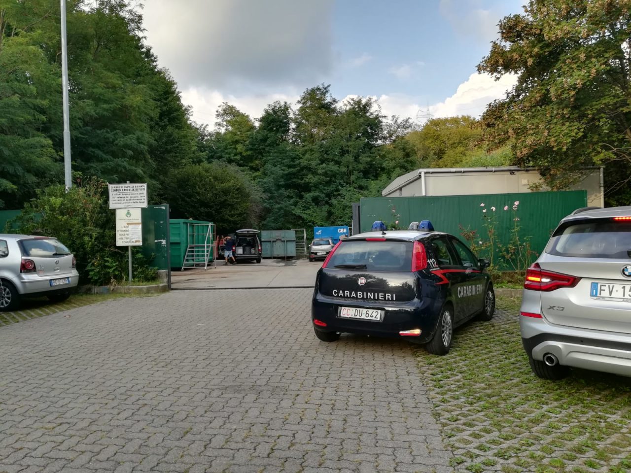 Paura per un pensionato caduto da una scala in discarica