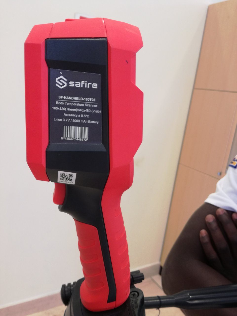 La proposta di un nonno: acquistiamo dei bodyscanner anti Covid per il Liceo Agnesi