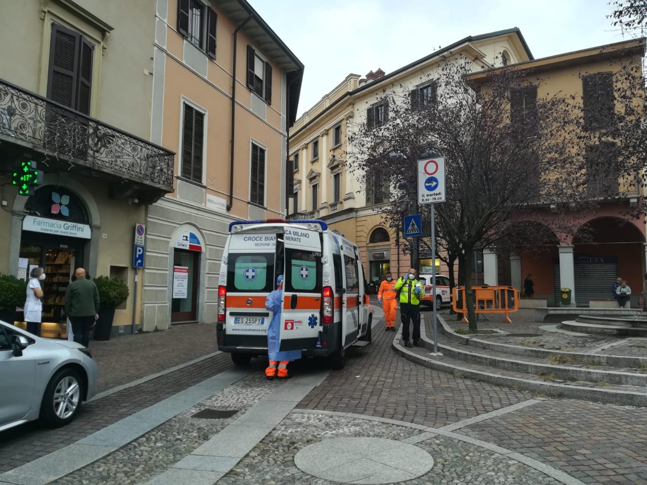 Malore in piazza: soccorsa donna di 54 anni