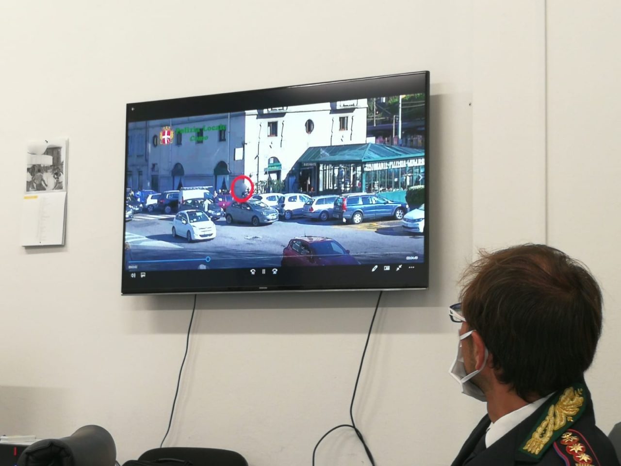 Niente multe in cambio di pranzi: ausiliario della sosta e ristoratore accusati di corruzione VIDEO