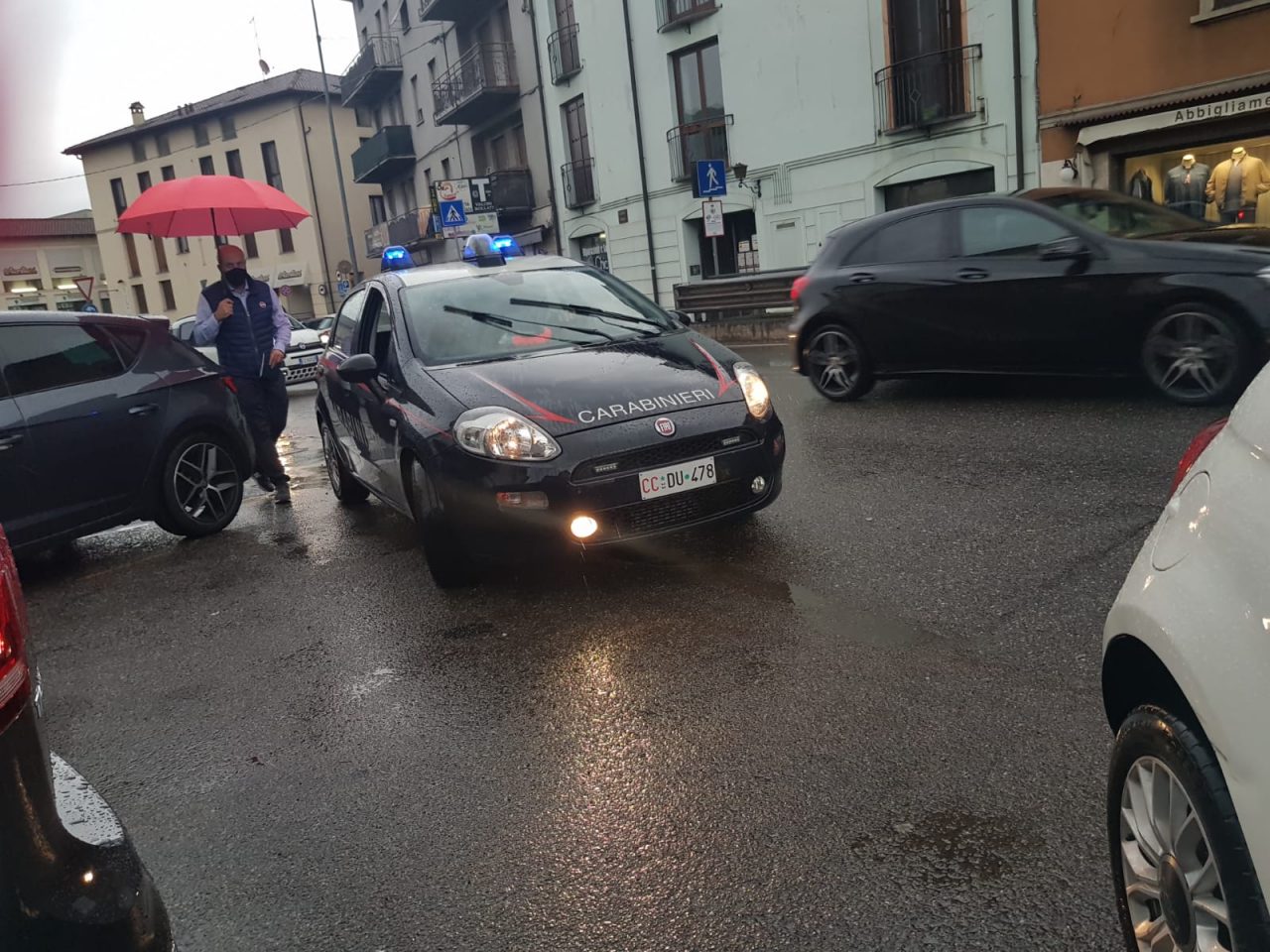 Scontro tra auto e moto, ferito un giovane e Provinciale bloccato