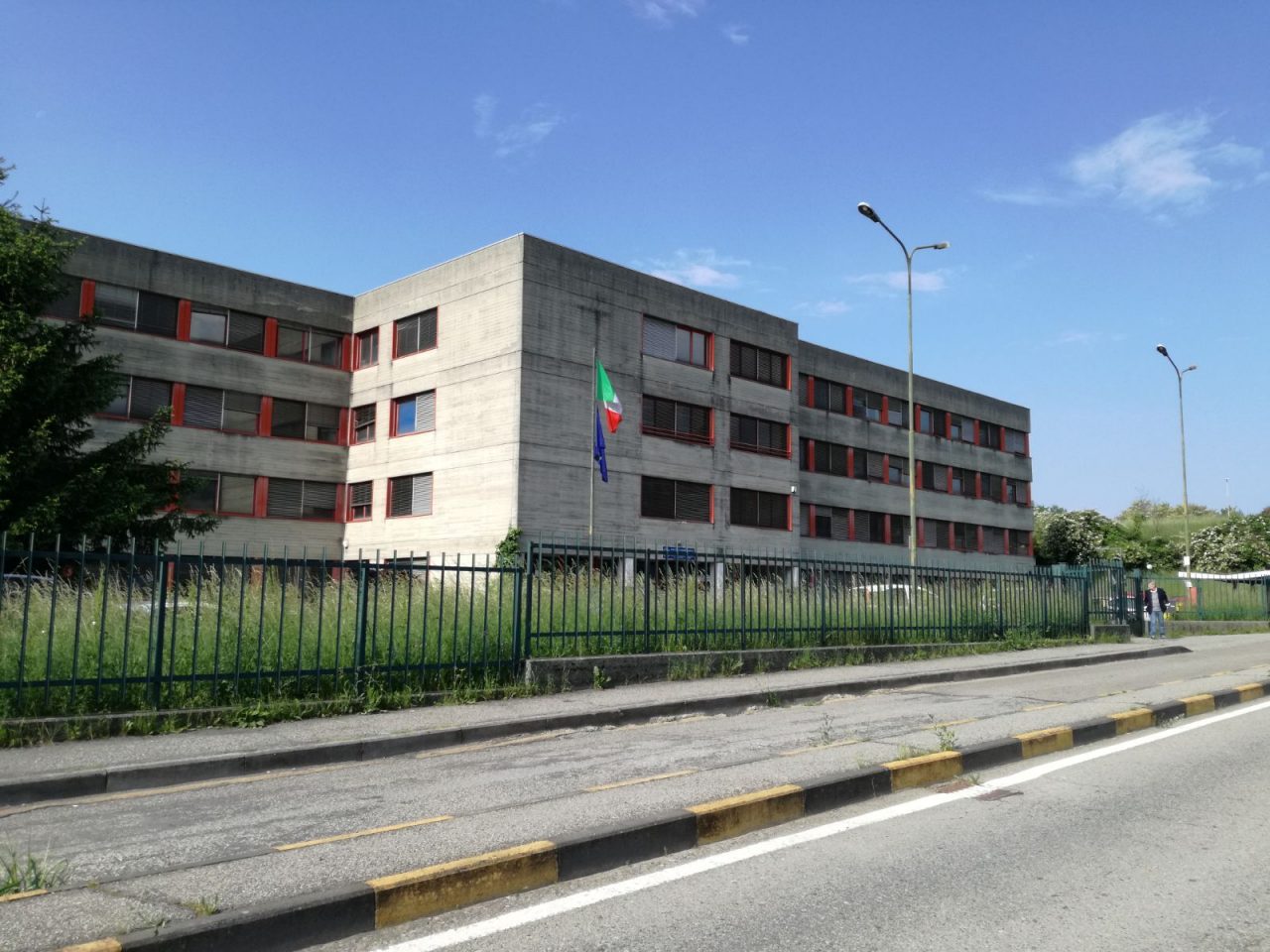 Coronavirus, nuovi casi al Viganò: quasi 100 studenti in quarantena