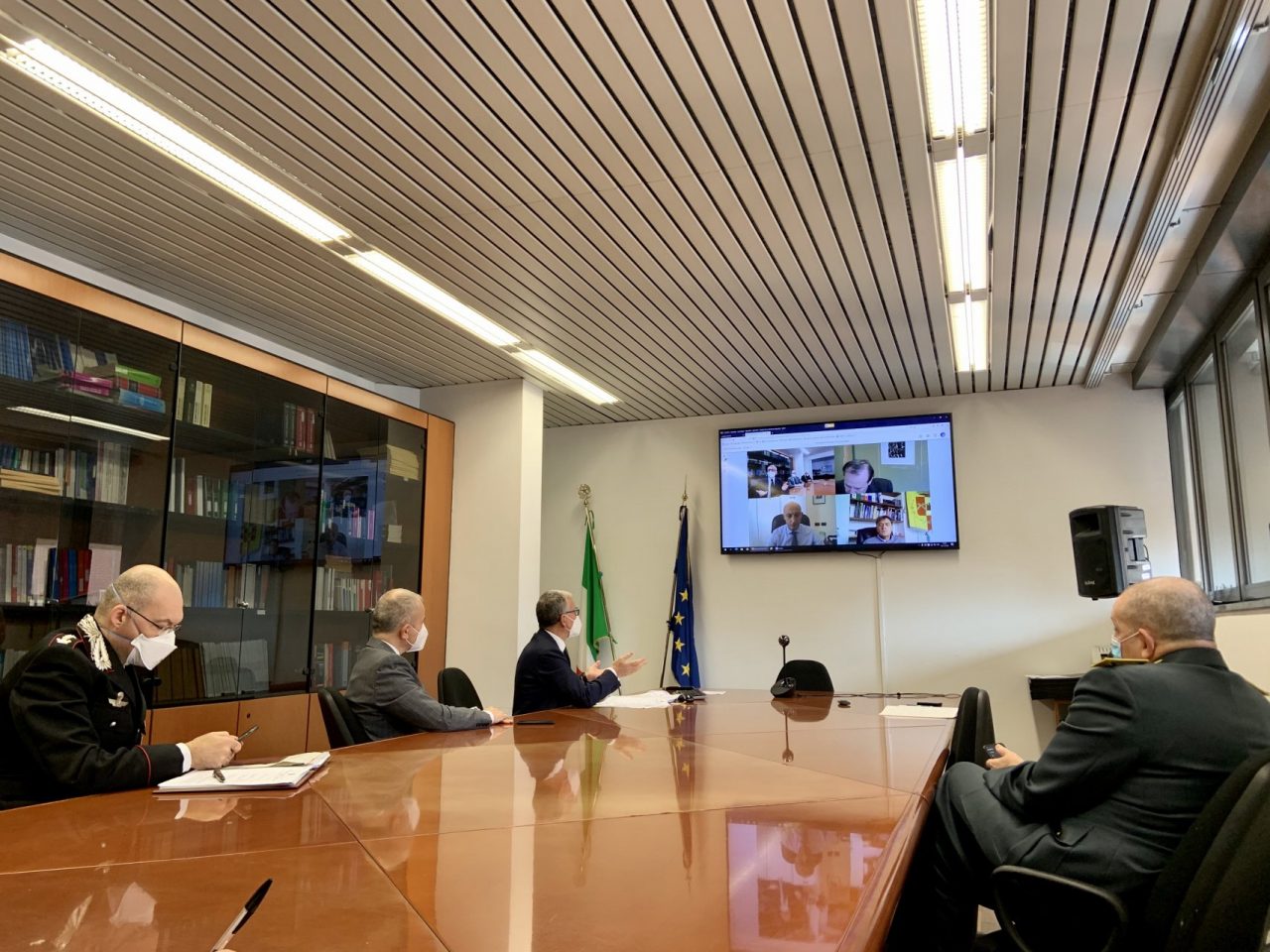 Si intensificano i controlli anti assembramento nel Lecchese, ma non verranno chiuse strade o piazze