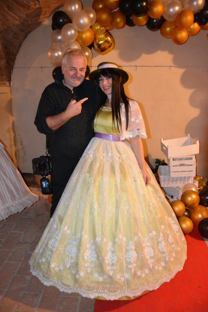 Fiorenza Ravasio sfila in stile ‘800 e ‘900 FOTO E VIDEO