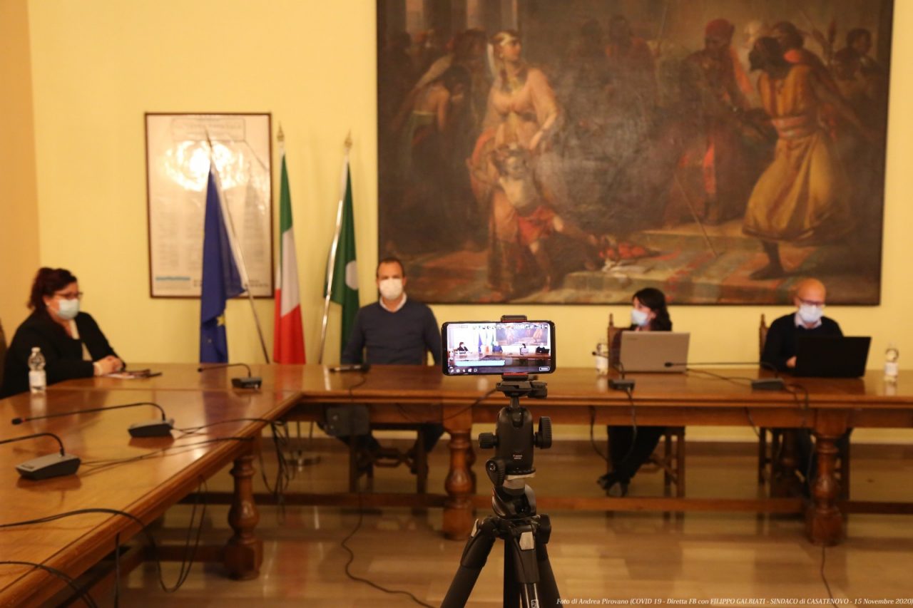 Covid a Casatenovo, il sindaco chiarisce i dubbi dei cittadini in tempo reale FOTO e VIDEO della serata