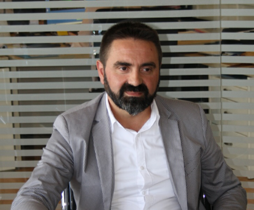 Il sindaco omosessuale si racconta: “Se la comunità è emancipata non discrimina”