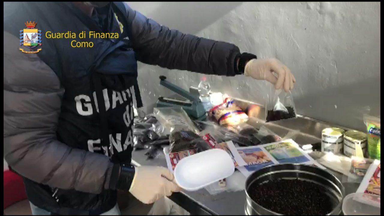 Sequestrate 9 tonnellate di alimenti scaduti FOTO E VIDEO