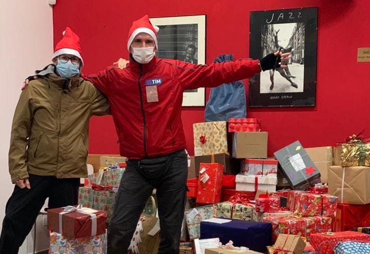 Scatole di Natale: l’onda di solidarietà partita da Lecco ha sommerso il territorio FOTO