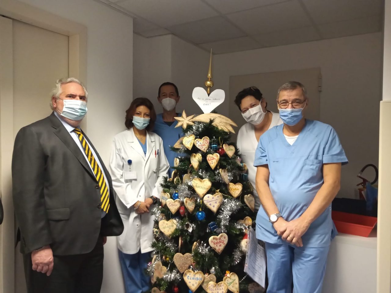 Il Natale al Mandic: un dolcetto e una poesia per ciascun paziente IL VIDEO