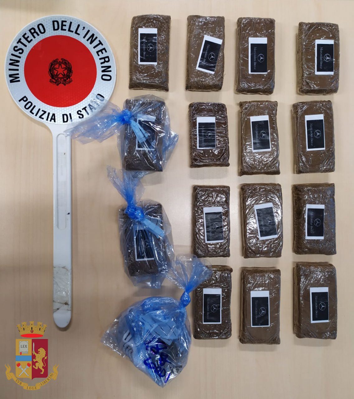 Riforniva la provincia di Lecco di droga: spacciatore beccato con un chilo e mezzo di hashish