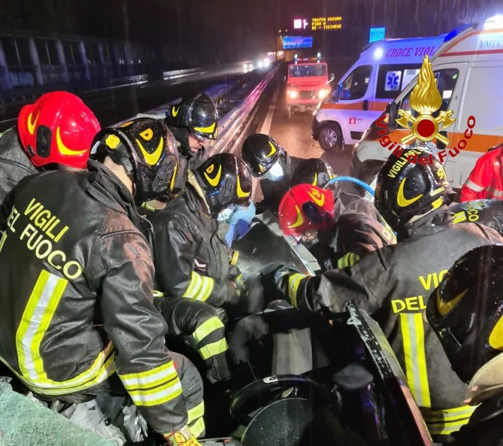 Tragedia in Tangenziale: muoiono papà, mamma e bambina