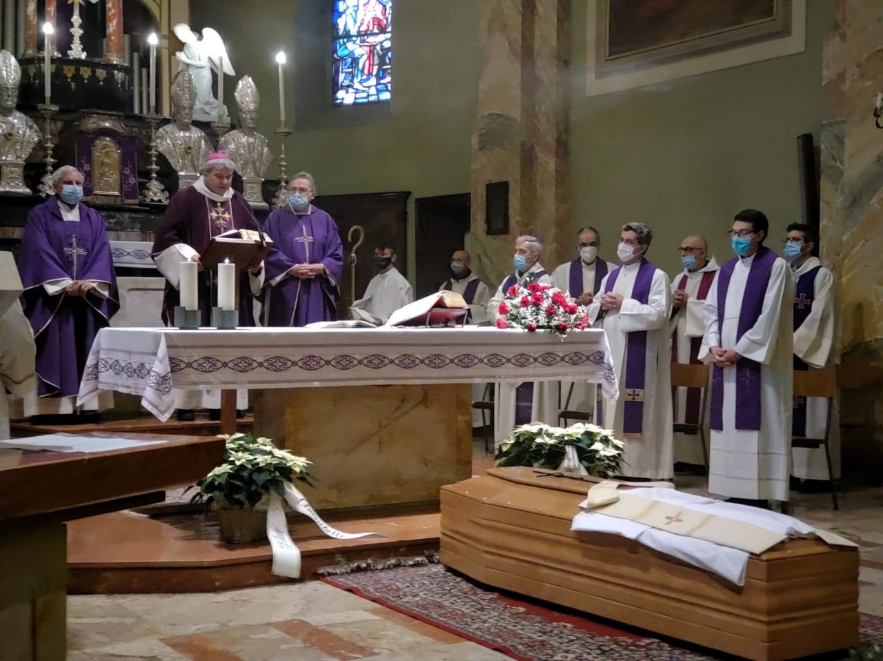 Il commosso addio a don Stefano Landonio, “Sacerdote burbero, ma compassionevole e tenero”