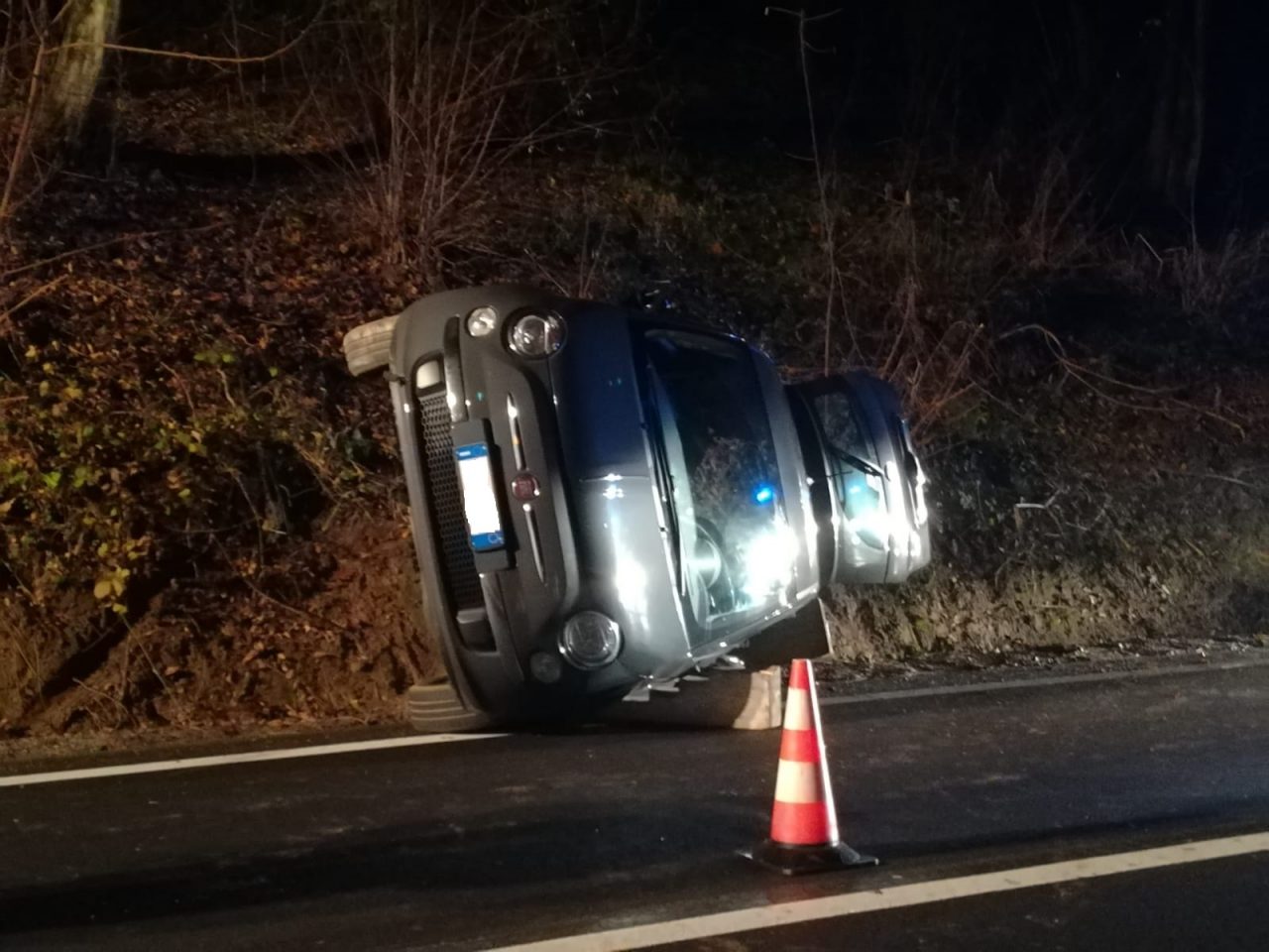 Ribaltato con l’auto, ferito un quarantenne LE FOTO