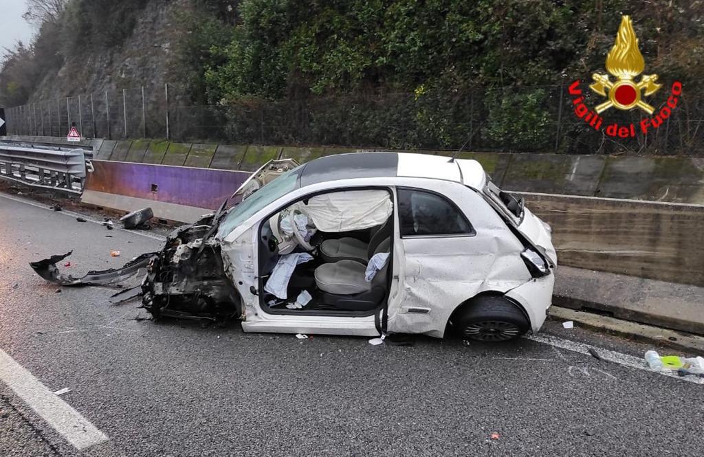 Schianto in 36: donna intrappolata nell’auto liberata dai Vigili del Fuoco