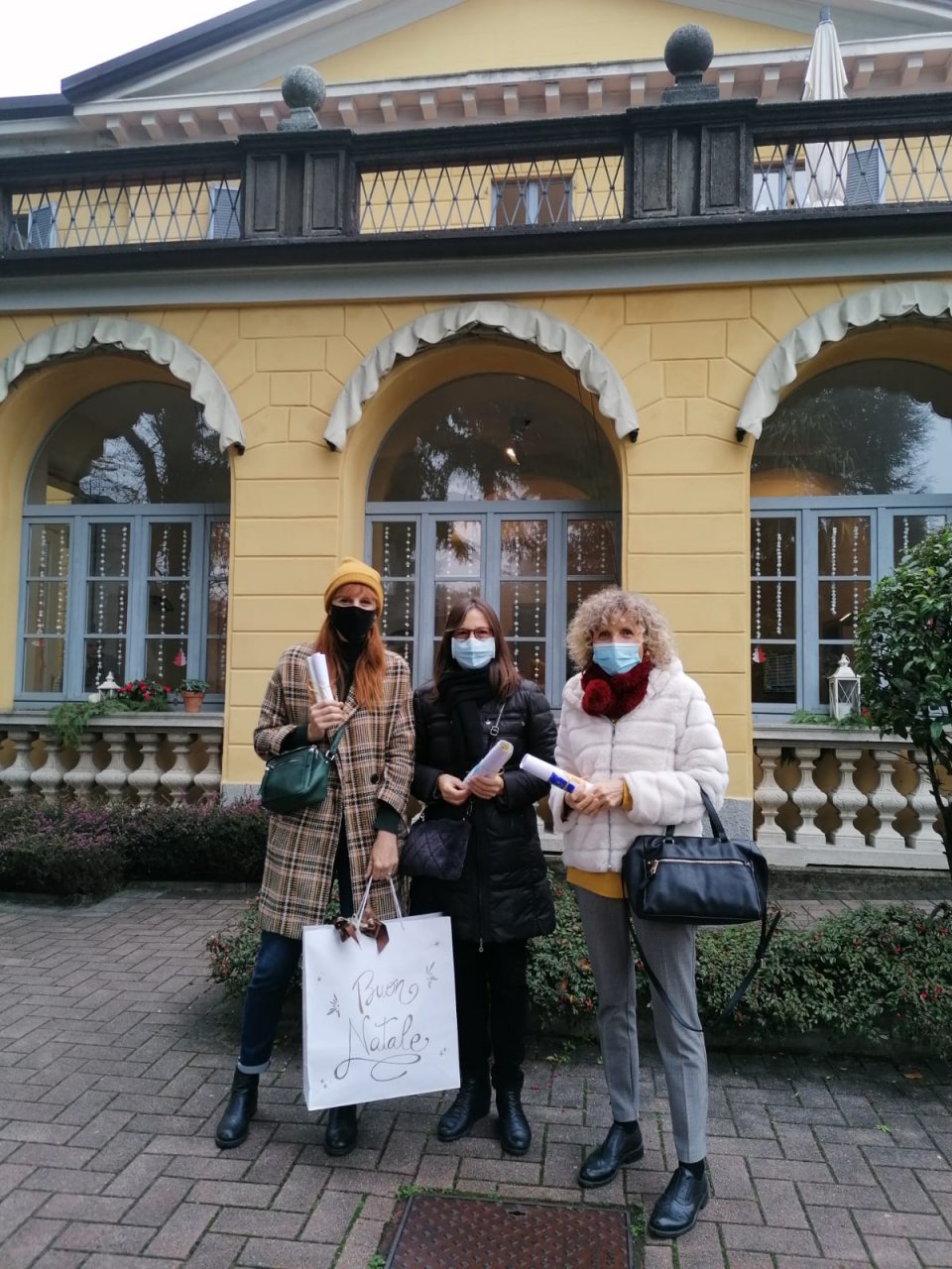 I disegni dei bambini per i nonnini della casa di riposo