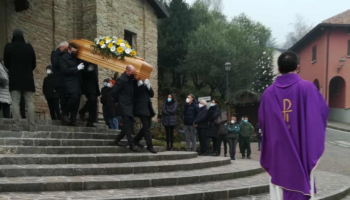 Grande commozione al funerale di Carlo Cavenaghi FOTO