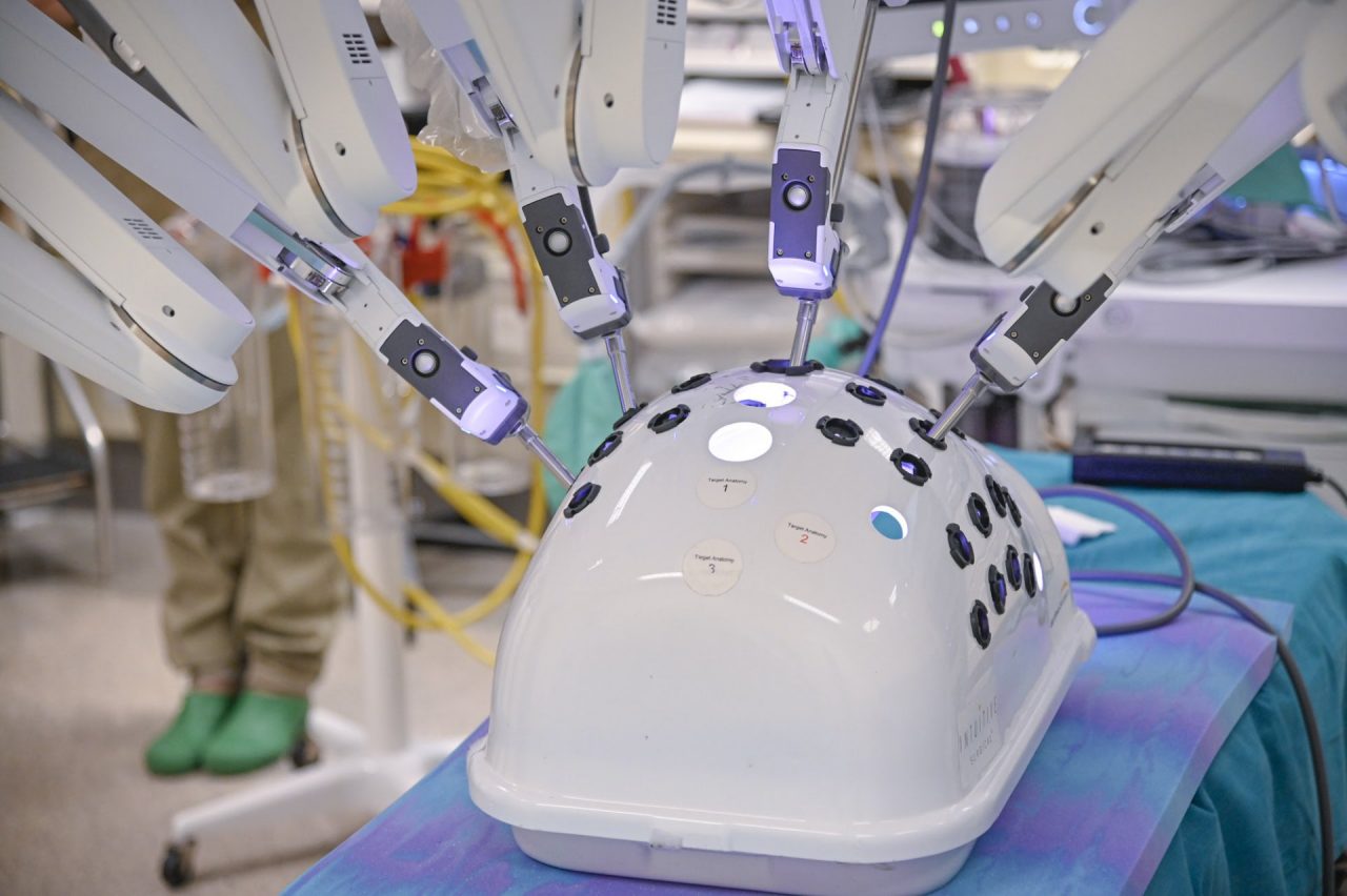 Chirurgia all’avanguardia all’ospedale di Lecco con il robot Da Vinci Xi FOTO