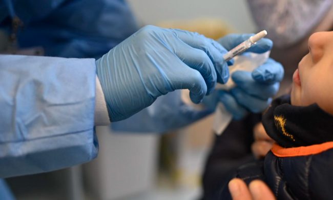 Vaccinazione antinfluenzale: vaccino spray gratis fino a 18 anni