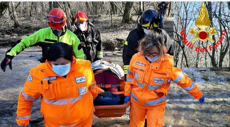 Cade e si ferisce nel bosco: 57enne soccorsa dai Vigili del Fuoco
