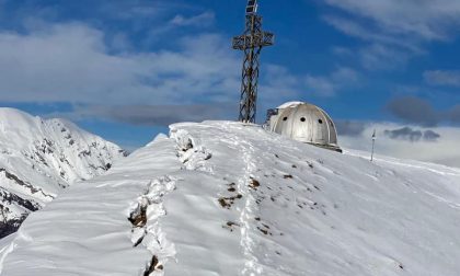 Grosso distacco nevoso sul monte Due Mani