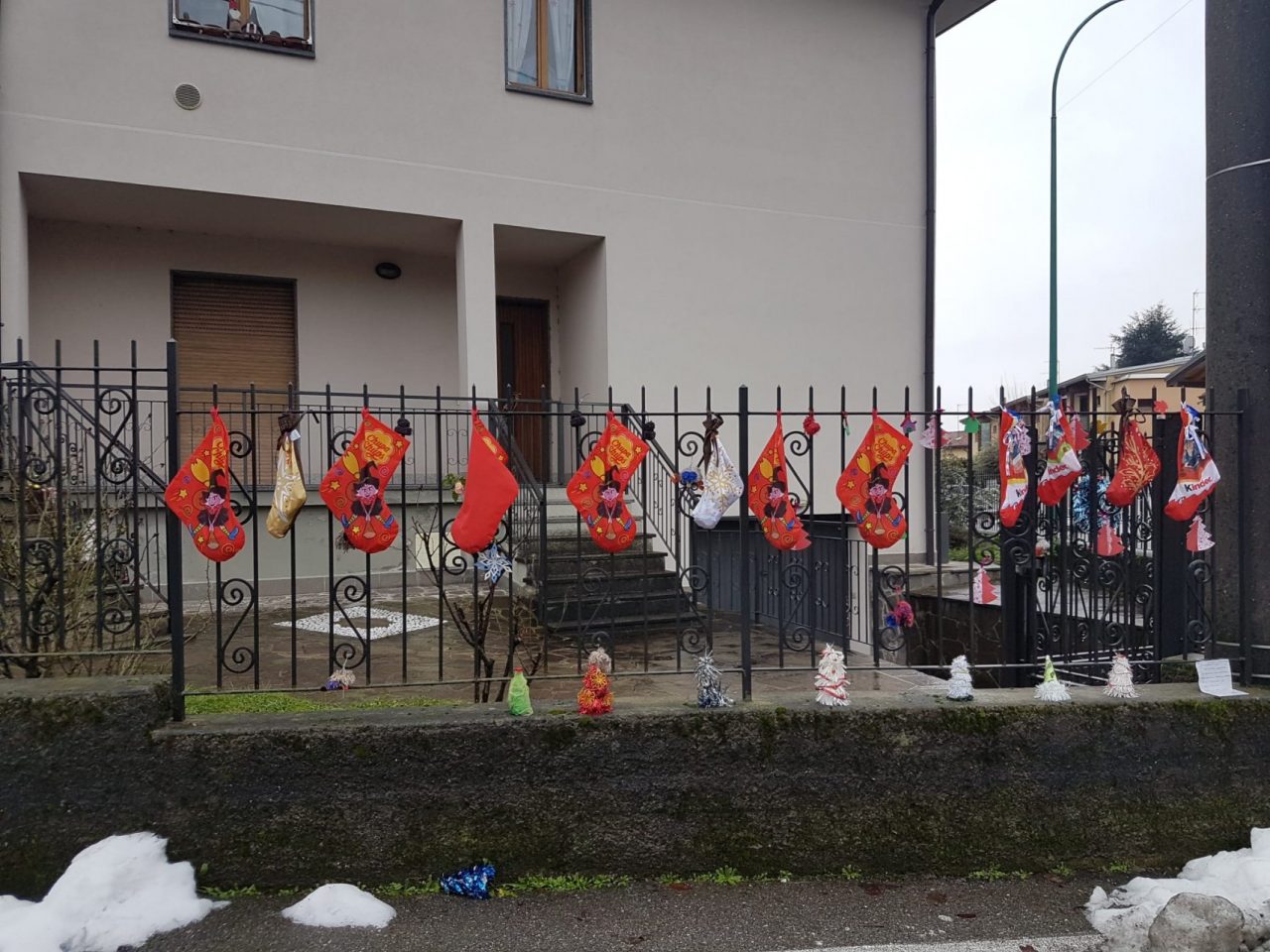 A Cisano la Befana pensa a tutti: una calza per chi non può permetterselo