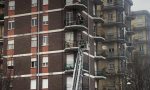 Gli impressionanti video dell'incendio e dei soccorsi con i residenti salvati dai balconi
