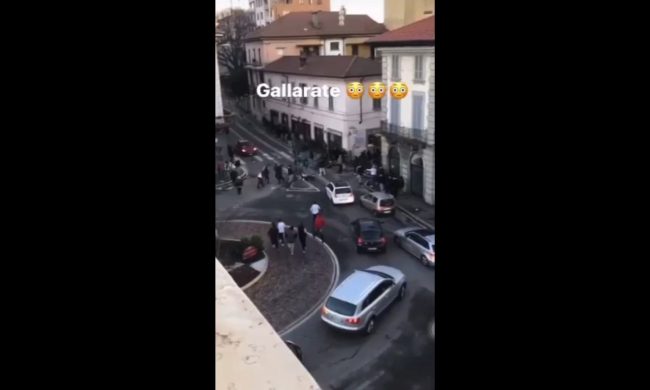 Maxi rissa: scontro fra giovanissimi, un 14enne in ospedale VIDEO