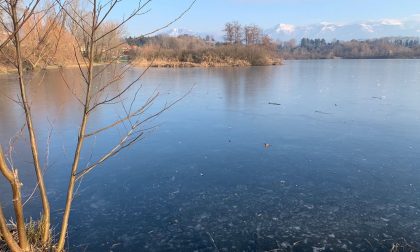 La magia del lago ghiacciato, lo spettacolo della natura che incanta ogni volta