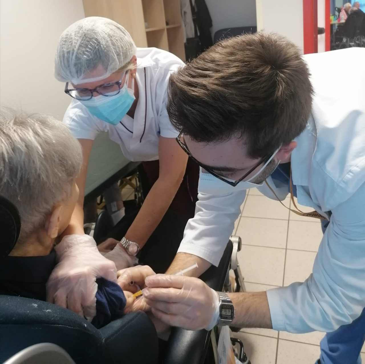 C’è la data: vaccini Covid agli ultraottantenni dal 24 febbraio