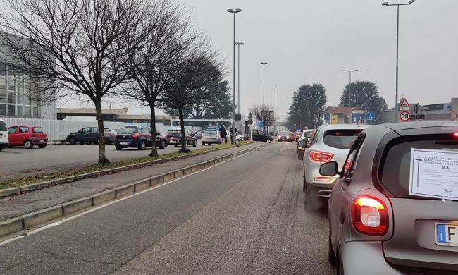 Nuova protesta: Statale 36 bloccata da 500 auto,  il video del “corteo funebre”