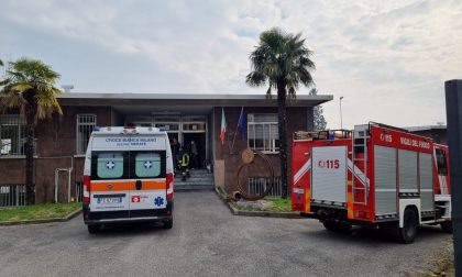 Paura a scuola: esplode un cellulare in tasca a una studentessa. Intervento di sanitari e Vigili del Fuoco