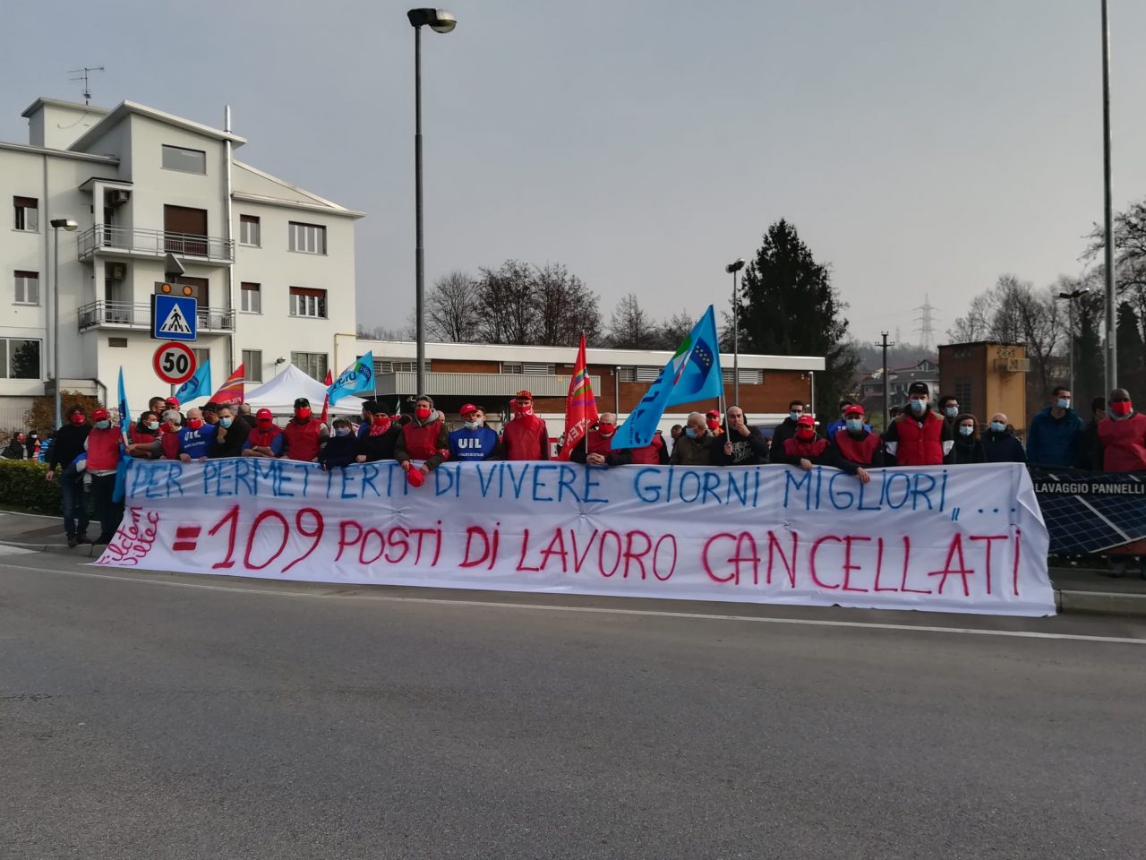 Teva Bulciago, lavoratori in sciopero ad oltranza: “Fino a quando non otterremo risultati”