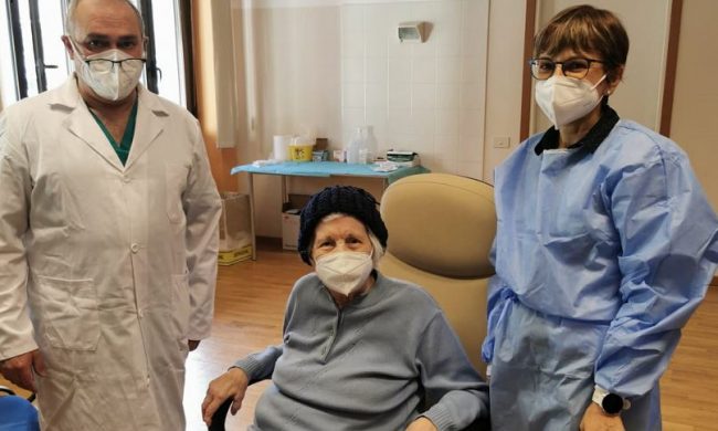 Covid: ad oggi in provincia di Lecco vengono vaccinate 600 persone al giorno, di cui 400 over 80