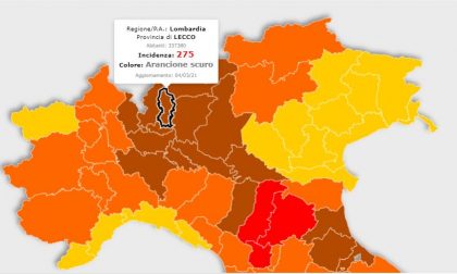 Da oggi arancione rinforzato, banchi vuoti e scuole chiuse. Signorelli: "Le varianti colpiscono forte anche i giovani"