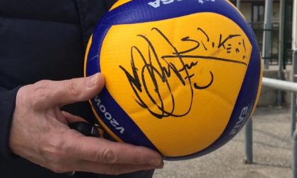 Il pallone della finale di Coppa Italia di volley va all'asta per beneficenza